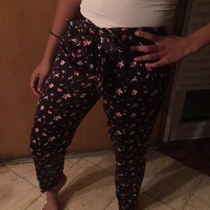 I Heart Robson capris with belt.